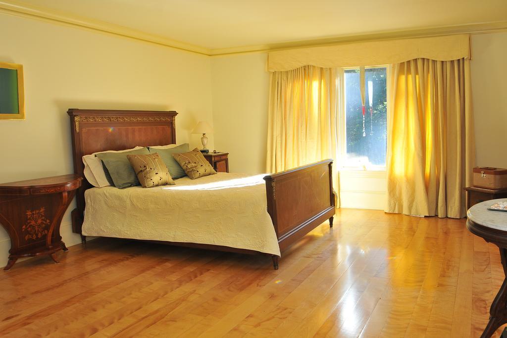 Bass Manor Bed And Breakfast & Art Museum Malta Habitación foto